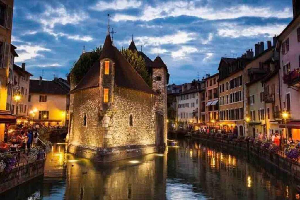 Le Roseau - En Plein Coeur Historique Leilighet Annecy Eksteriør bilde